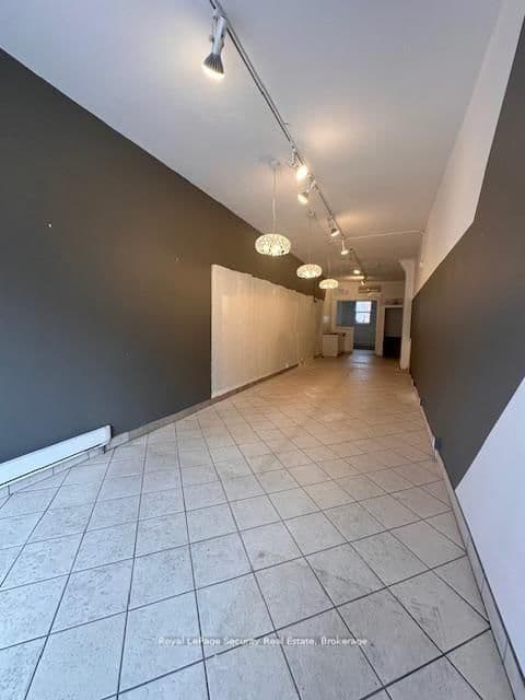 1003 Eglinton Avenue W thumbnail 3