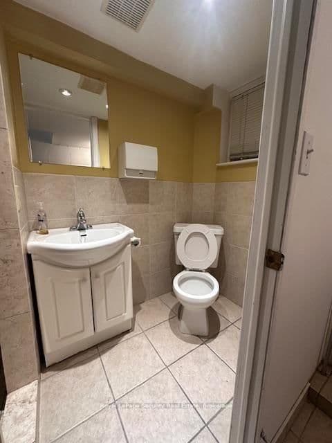 1003 Eglinton Avenue W thumbnail 4