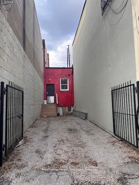 1003 Eglinton Avenue W thumbnail 7
