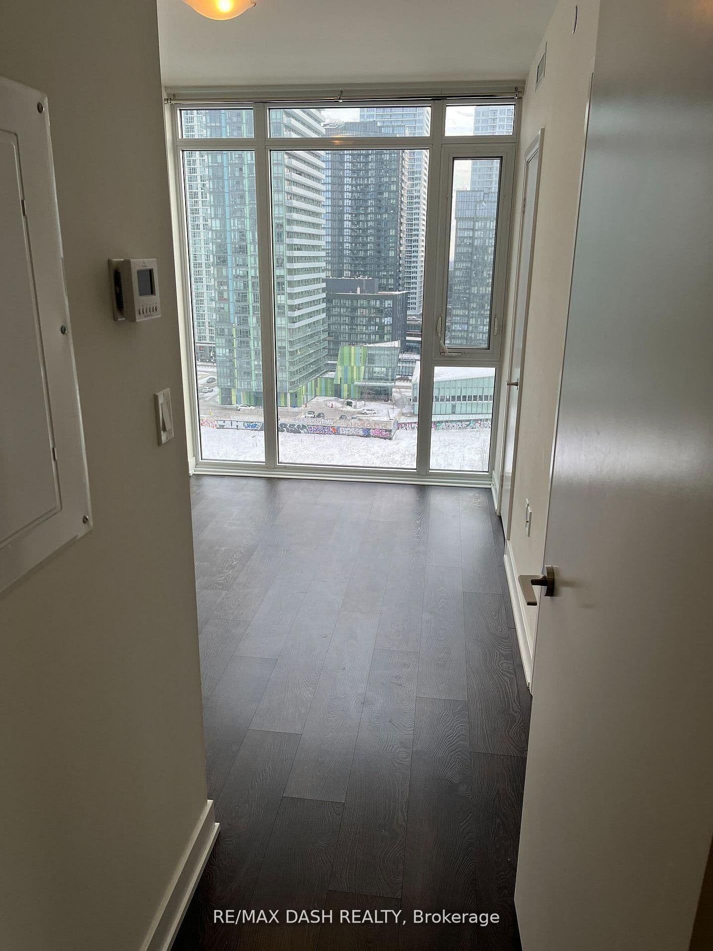 27 Bathurst Street, Unit 806W thumbnail 7