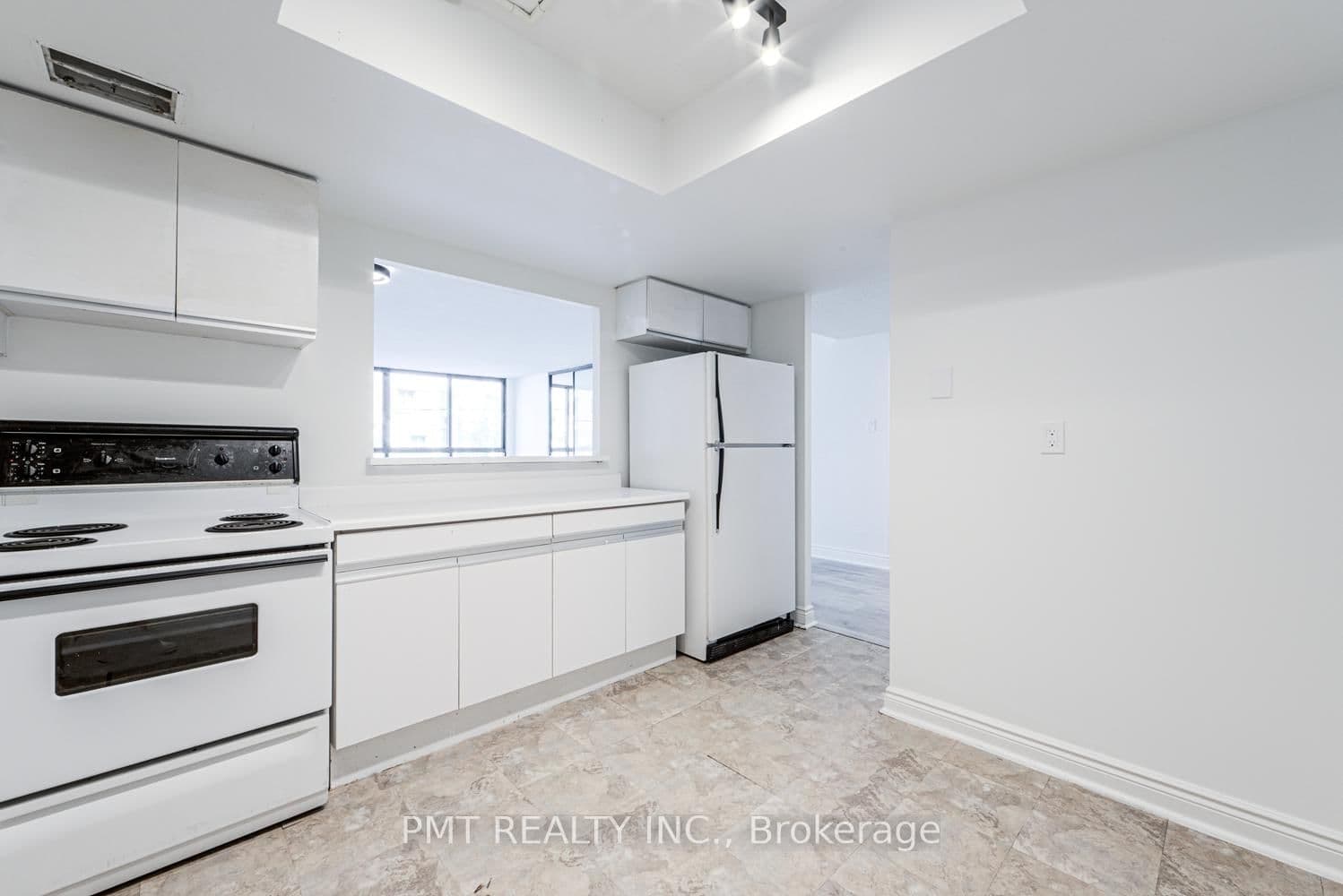 77 Carlton Street, Unit 202 thumbnail 10