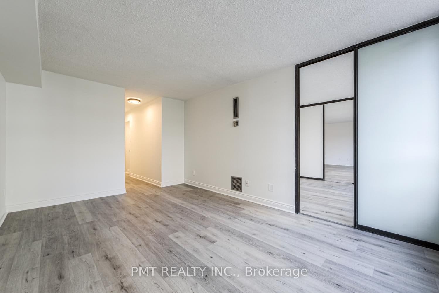 77 Carlton Street, Unit 202 thumbnail 14