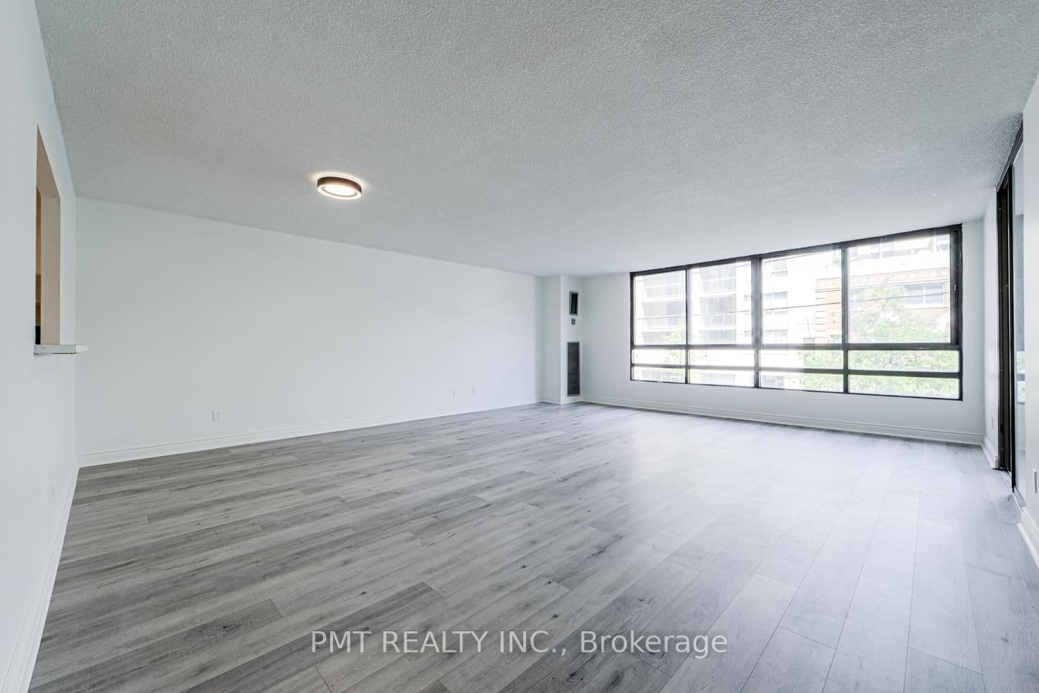 77 Carlton Street, Unit 202 thumbnail 2