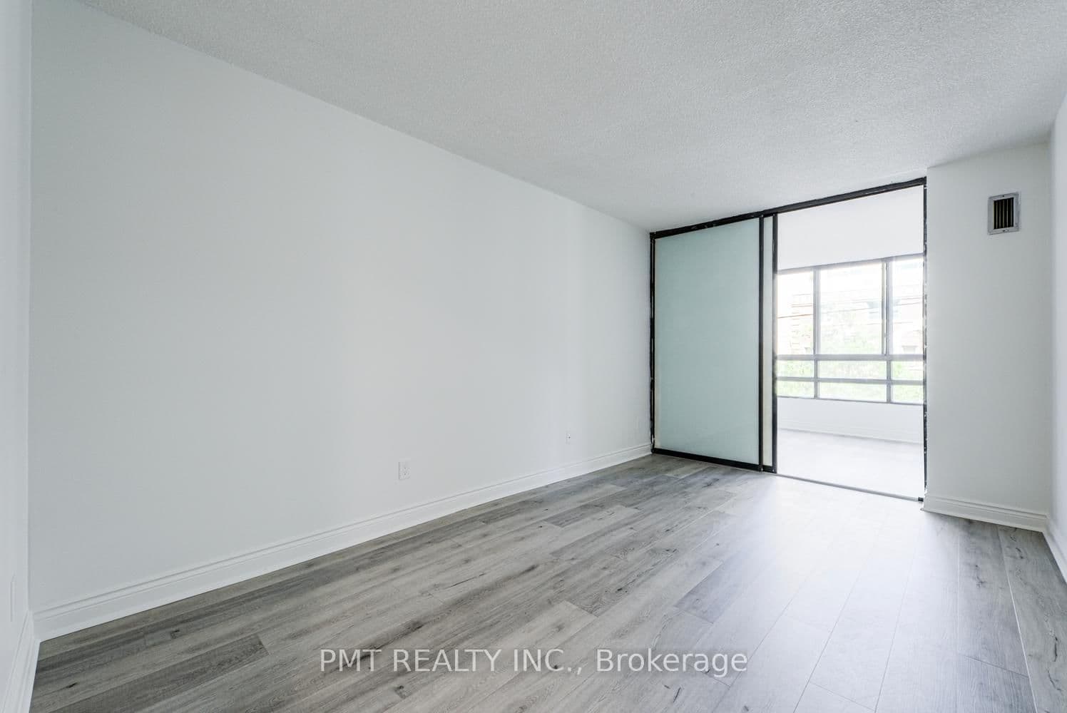 77 Carlton Street, Unit 202 thumbnail 21