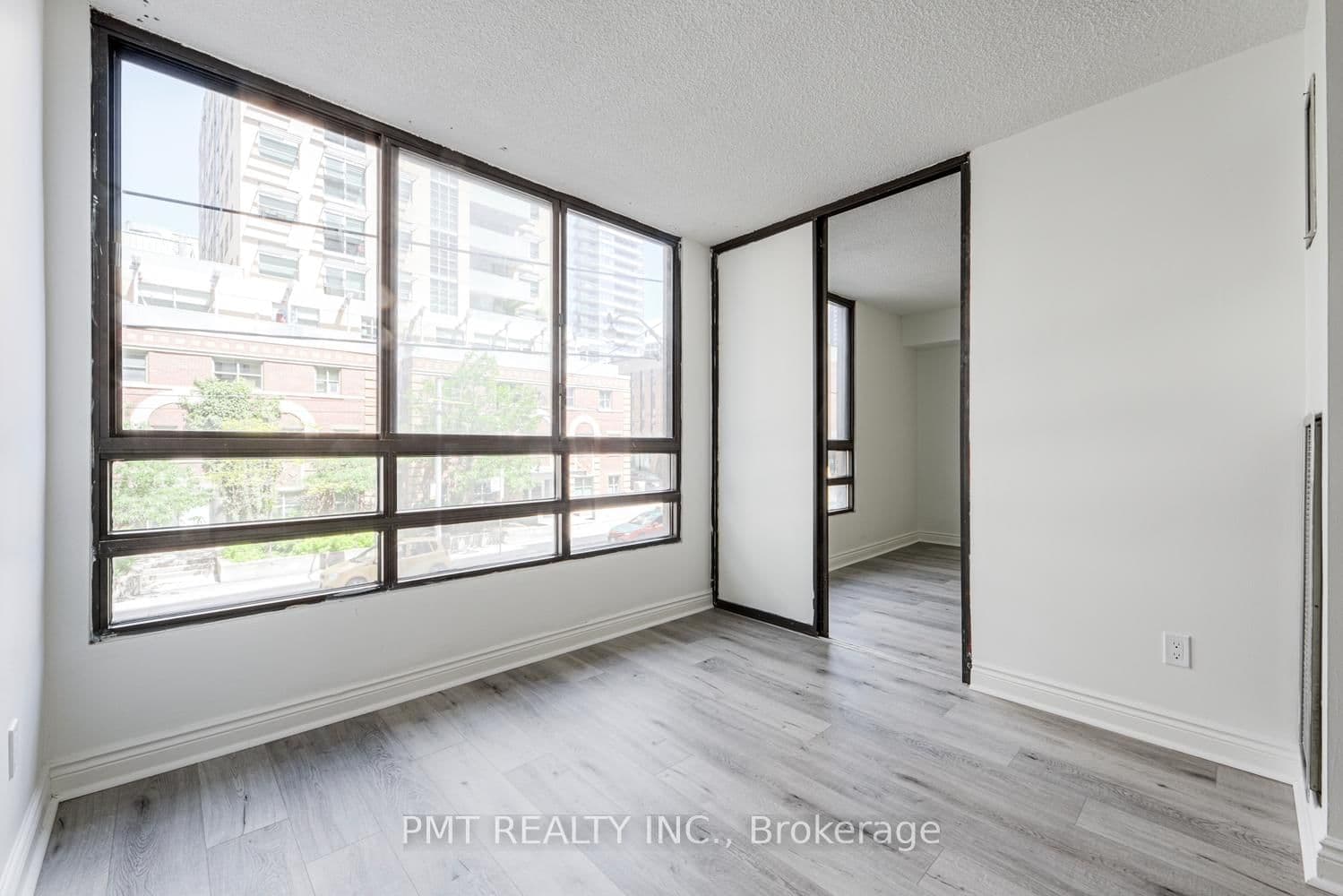 77 Carlton Street, Unit 202 thumbnail 23
