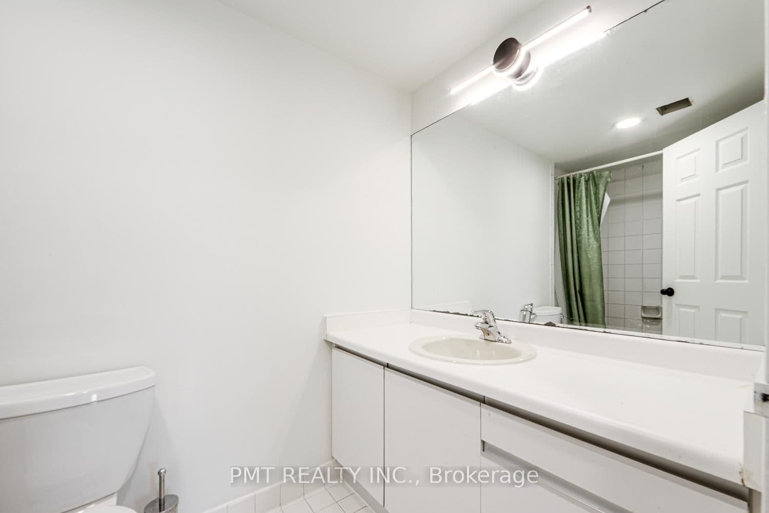 77 Carlton Street, Unit 202 thumbnail 25