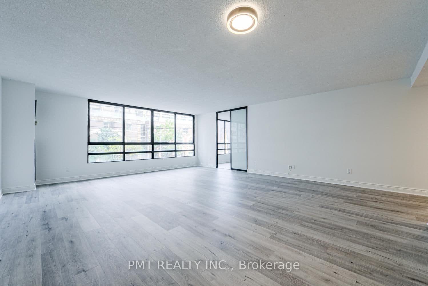 77 Carlton Street, Unit 202 thumbnail 3