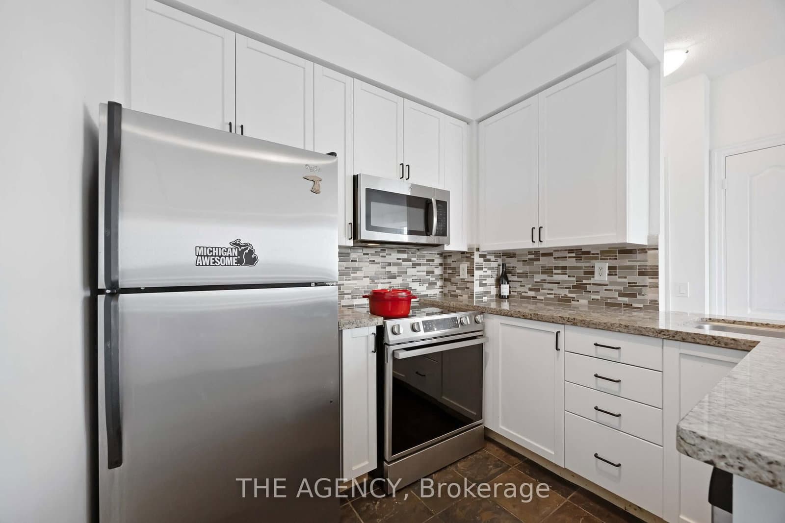 21 Hillcrest Avenue, Unit 3001 thumbnail 17
