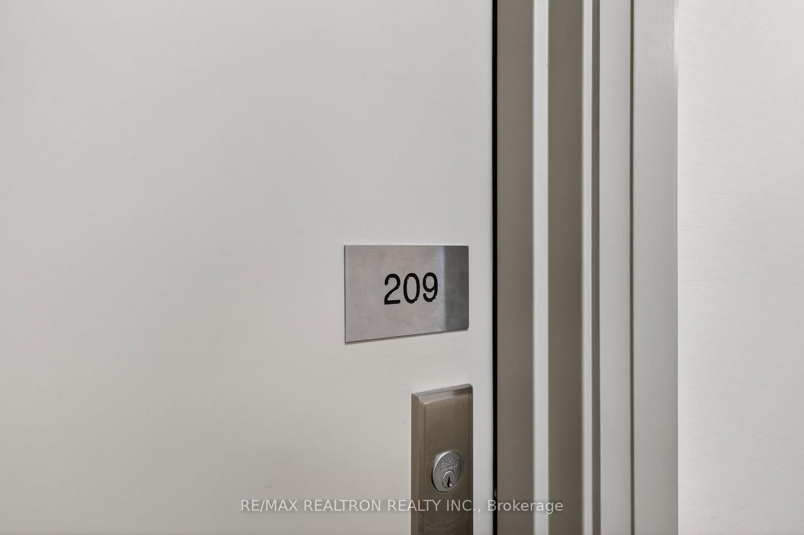 275 Yorkland Road, Unit 209 thumbnail 4