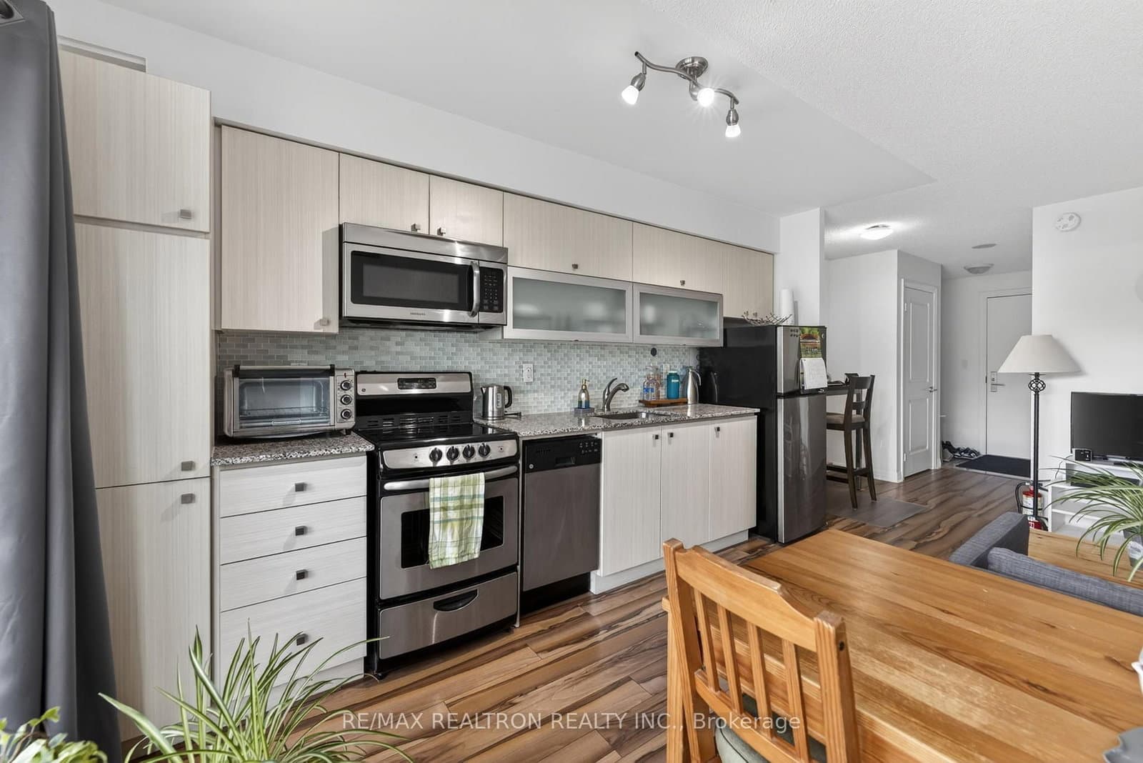 275 Yorkland Road, Unit 209 thumbnail 8