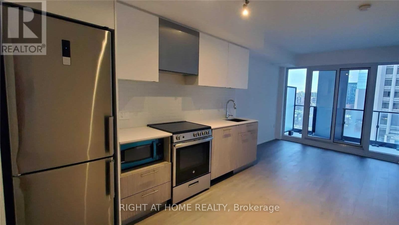251 Jarvis Street, Unit 818 thumbnail 2
