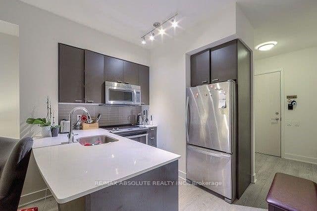 30 Roehampton Avenue, Unit 3007 thumbnail 5