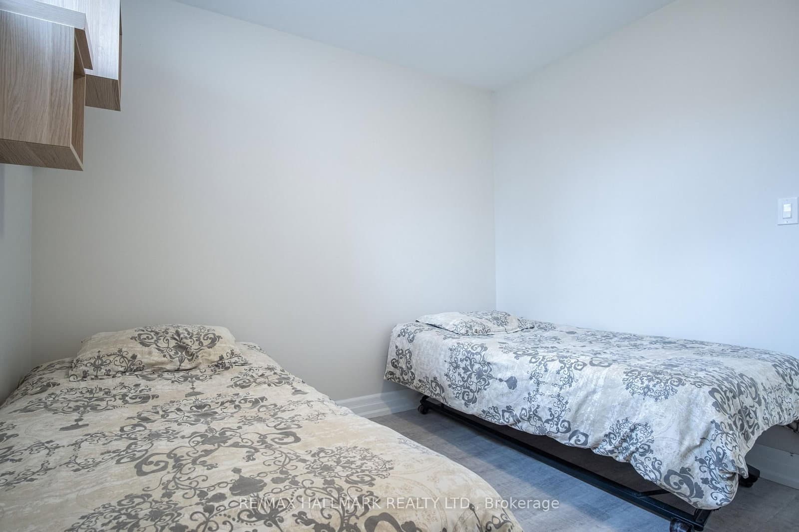 35 Roberta Drive, Unit 1 thumbnail 5