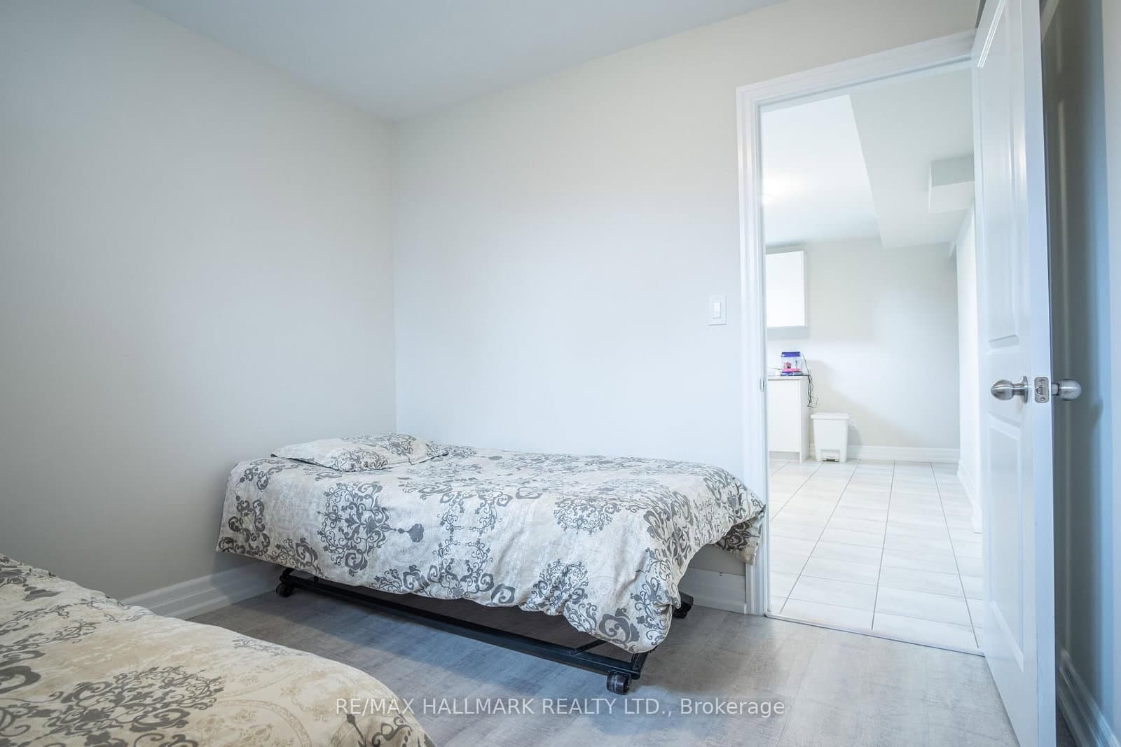 35 Roberta Drive, Unit 1 thumbnail 6