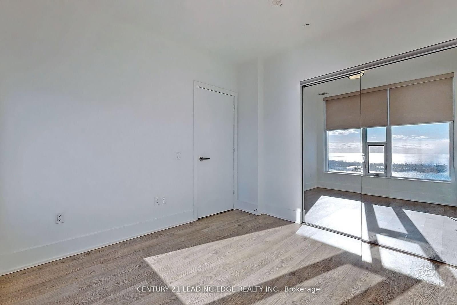 10 York Street, Unit 5008 thumbnail 15