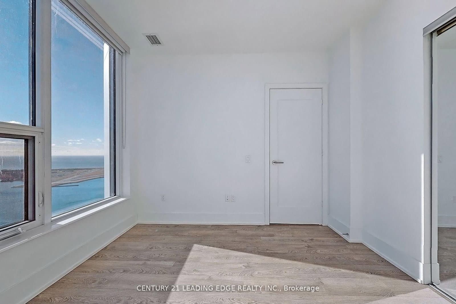 10 York Street, Unit 5008 thumbnail 16