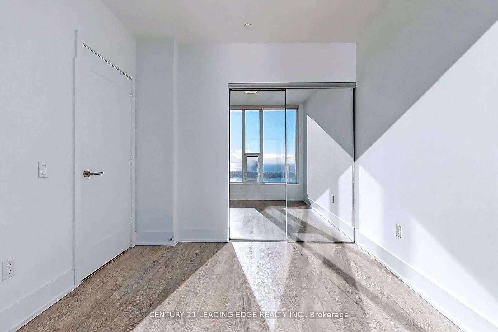 10 York Street, Unit 5008 thumbnail 17