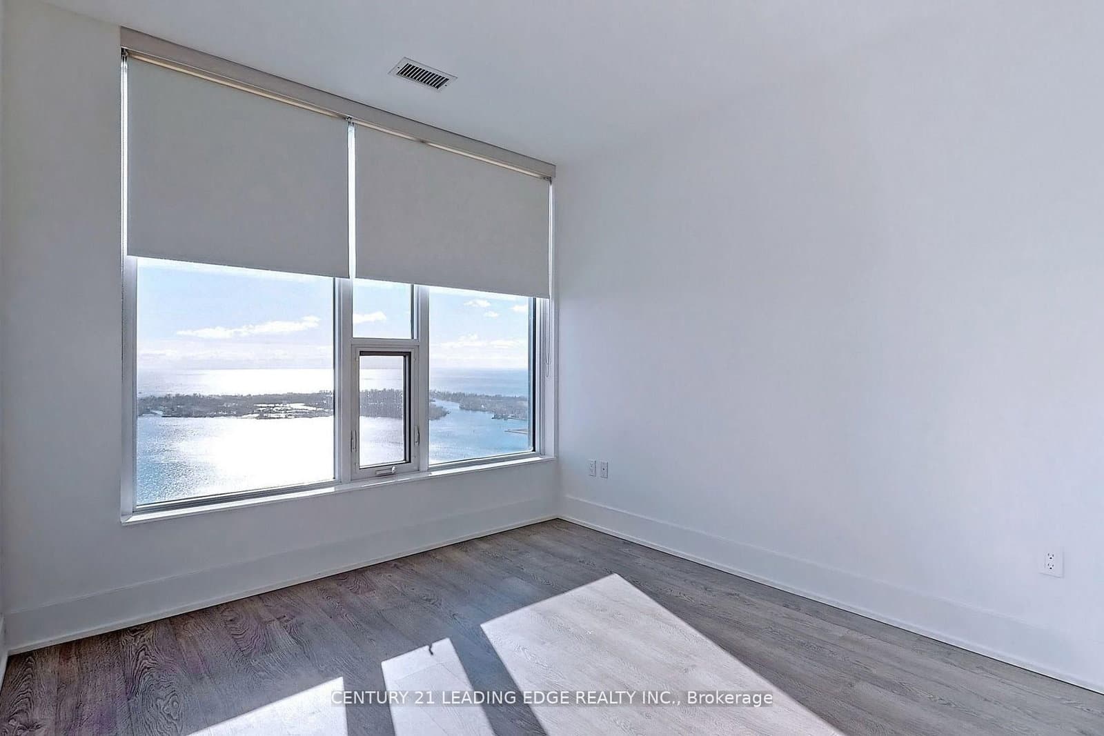 10 York Street, Unit 5008 thumbnail 6