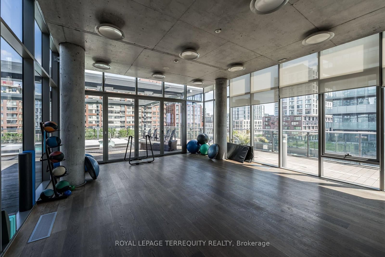 70 Distillery Lane, Unit 2107 thumbnail 32