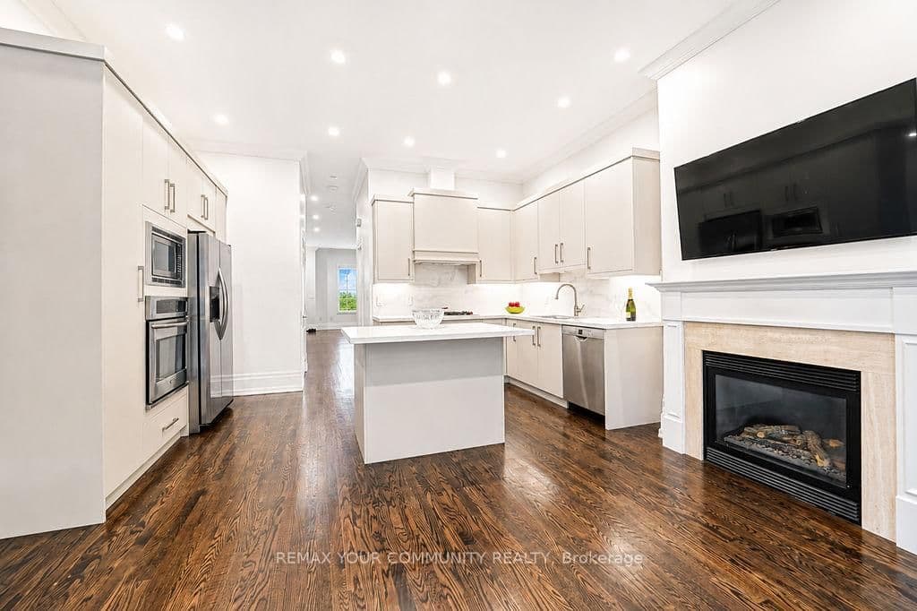 47 York Mills Road, Unit 212 thumbnail 15