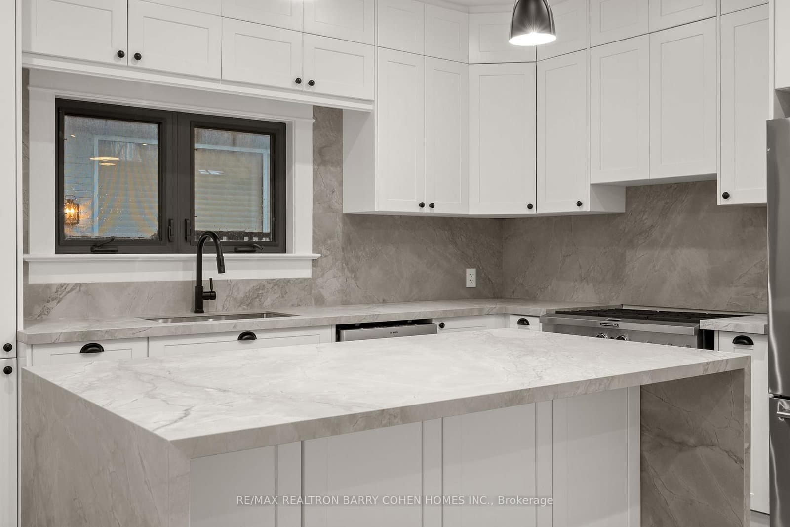 231 Macpherson Avenue thumbnail 15