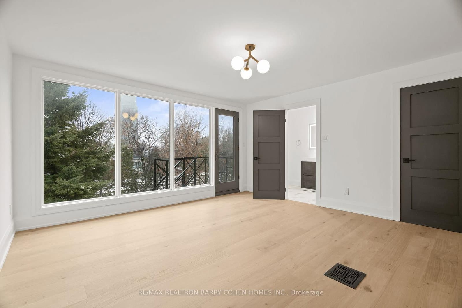 231 Macpherson Avenue thumbnail 25