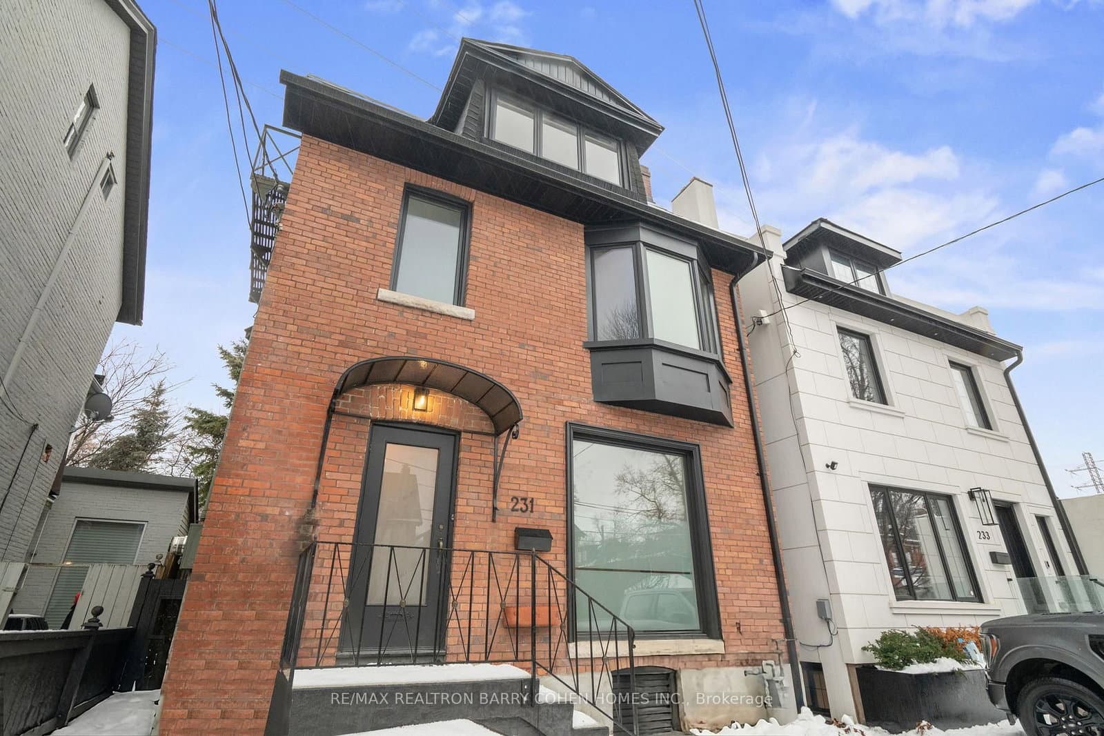 231 Macpherson Avenue thumbnail 3