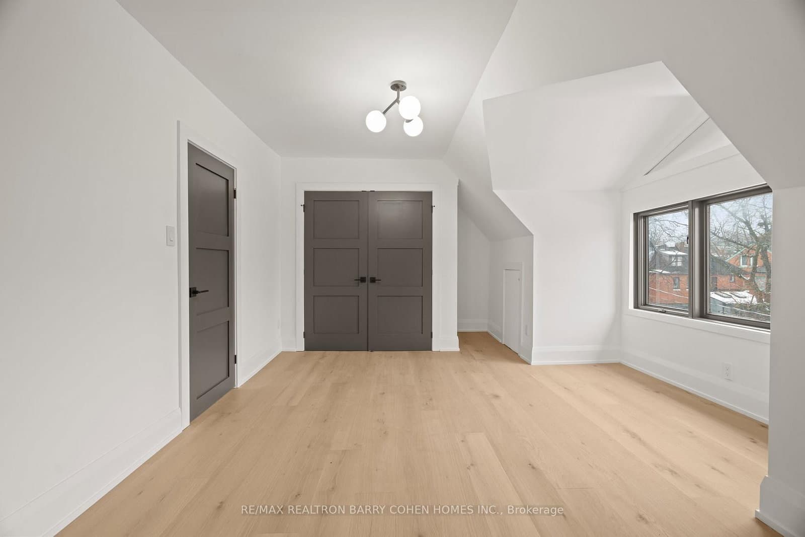231 Macpherson Avenue thumbnail 32