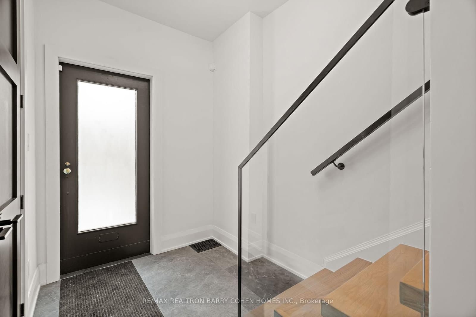 231 Macpherson Avenue thumbnail 4