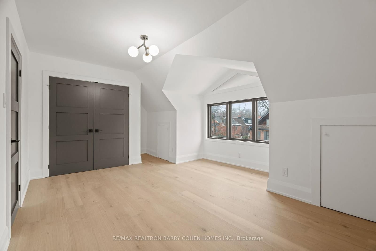 231 Macpherson Avenue thumbnail 30