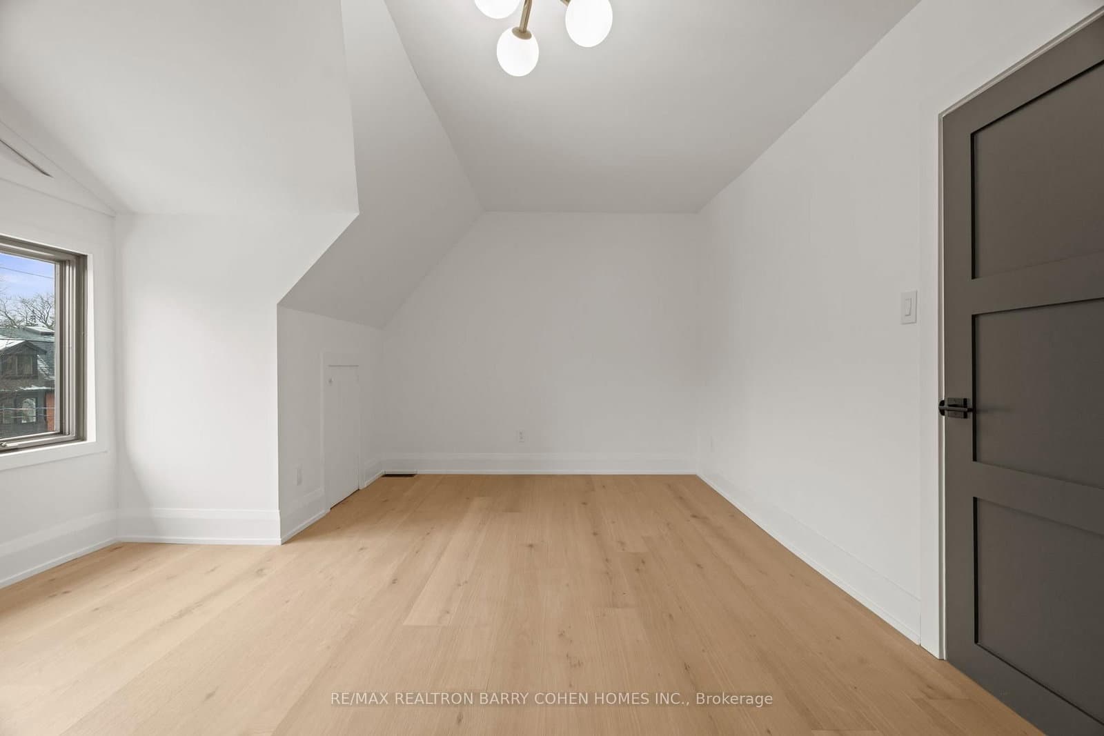 231 Macpherson Avenue thumbnail 31