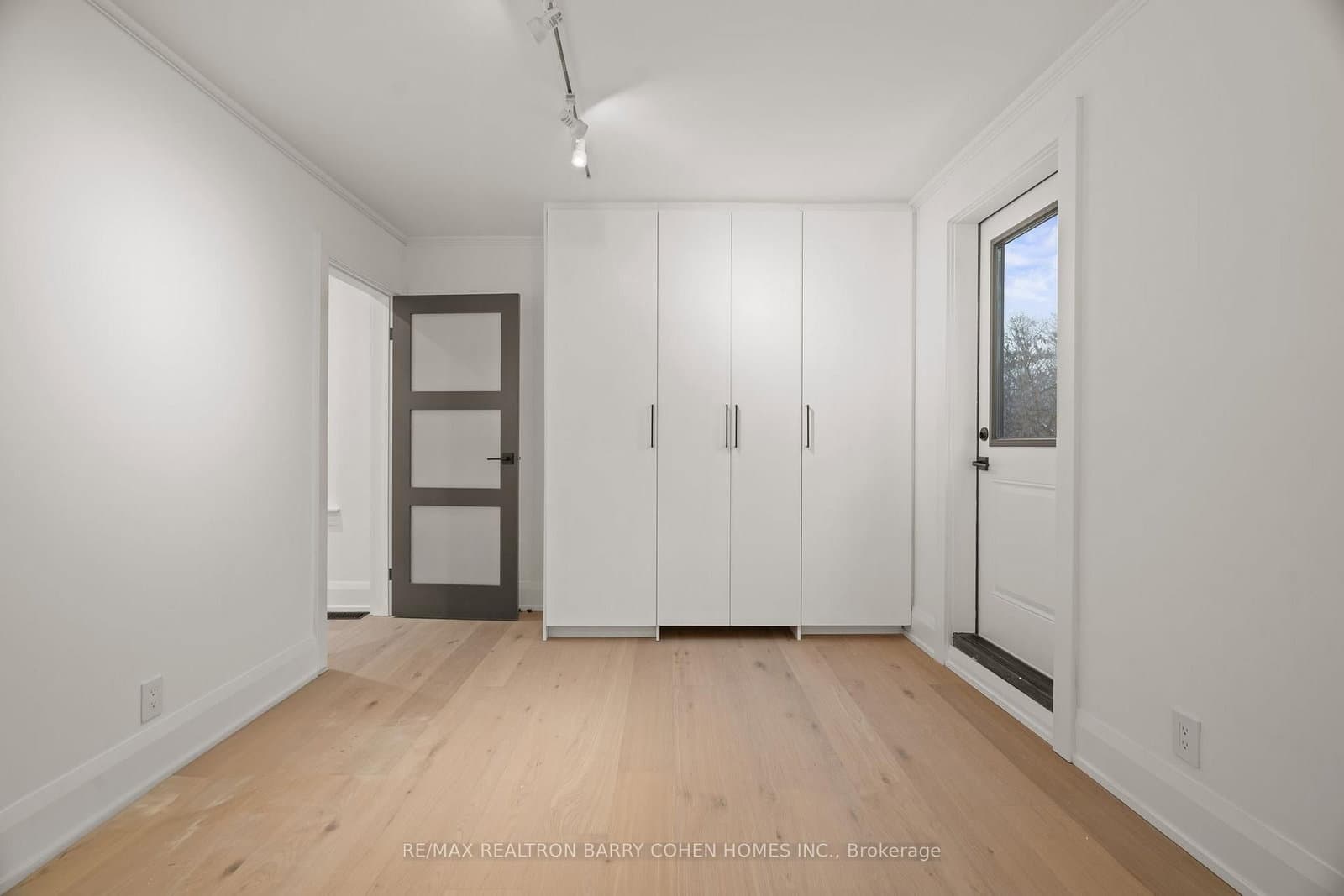 231 Macpherson Avenue thumbnail 35
