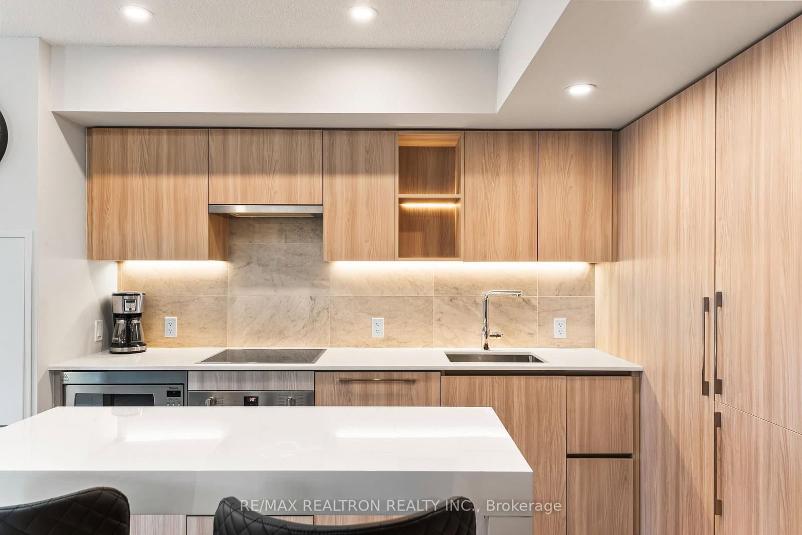 17 Bathurst Street, Unit 2508 thumbnail 17