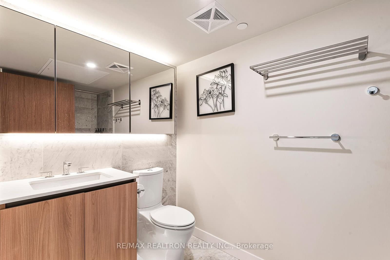 17 Bathurst Street, Unit 2508 thumbnail 25