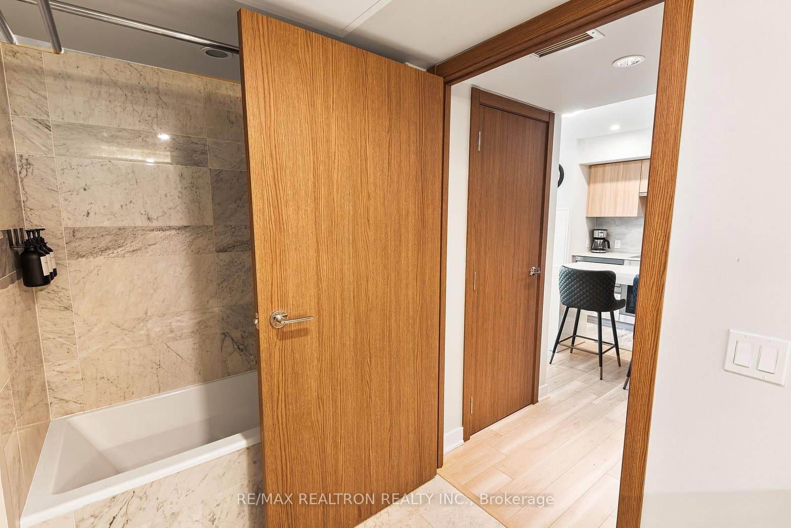 17 Bathurst Street, Unit 2508 thumbnail 26