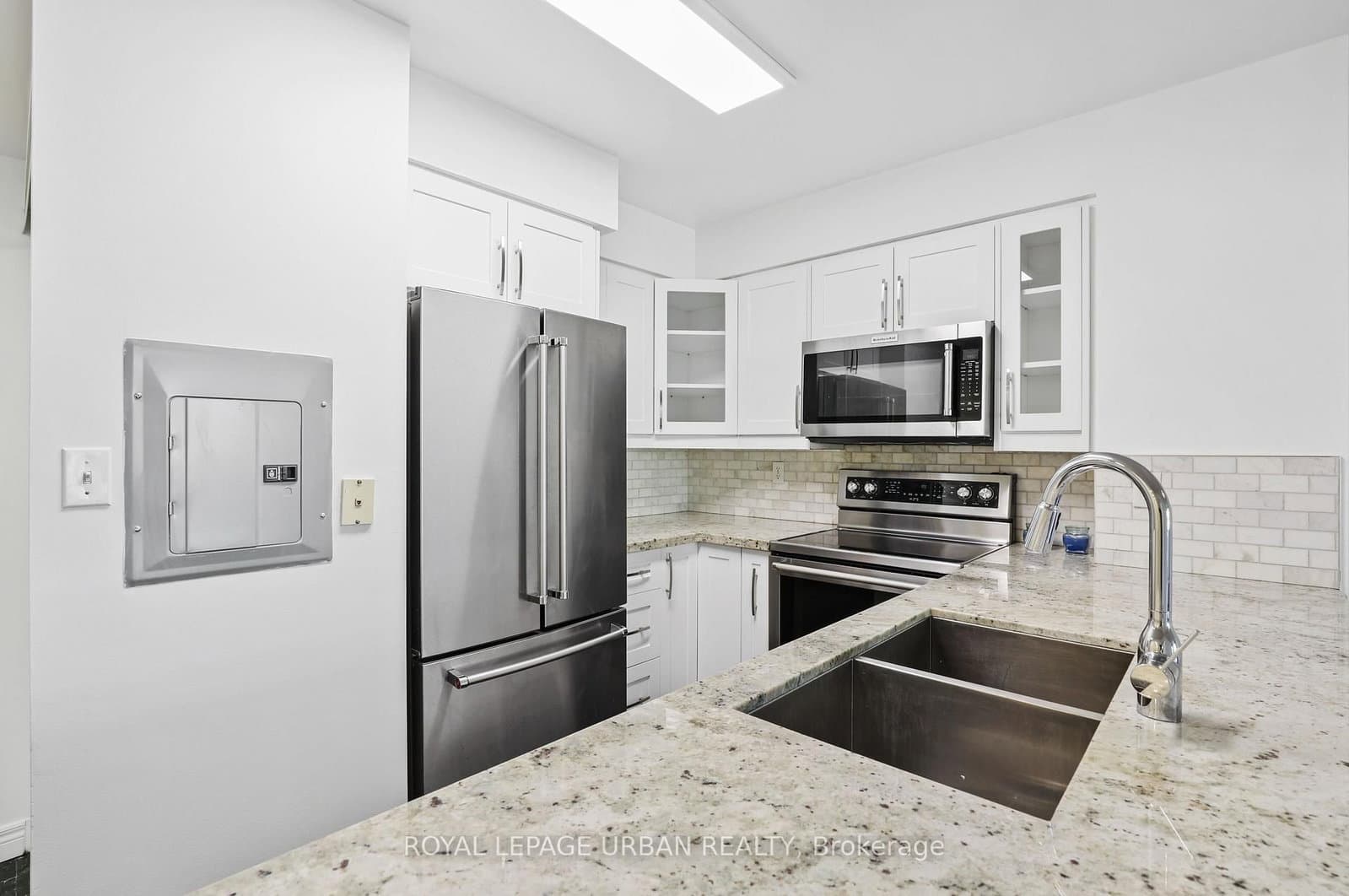 43 Eglinton Avenue E, Unit 506 thumbnail 8