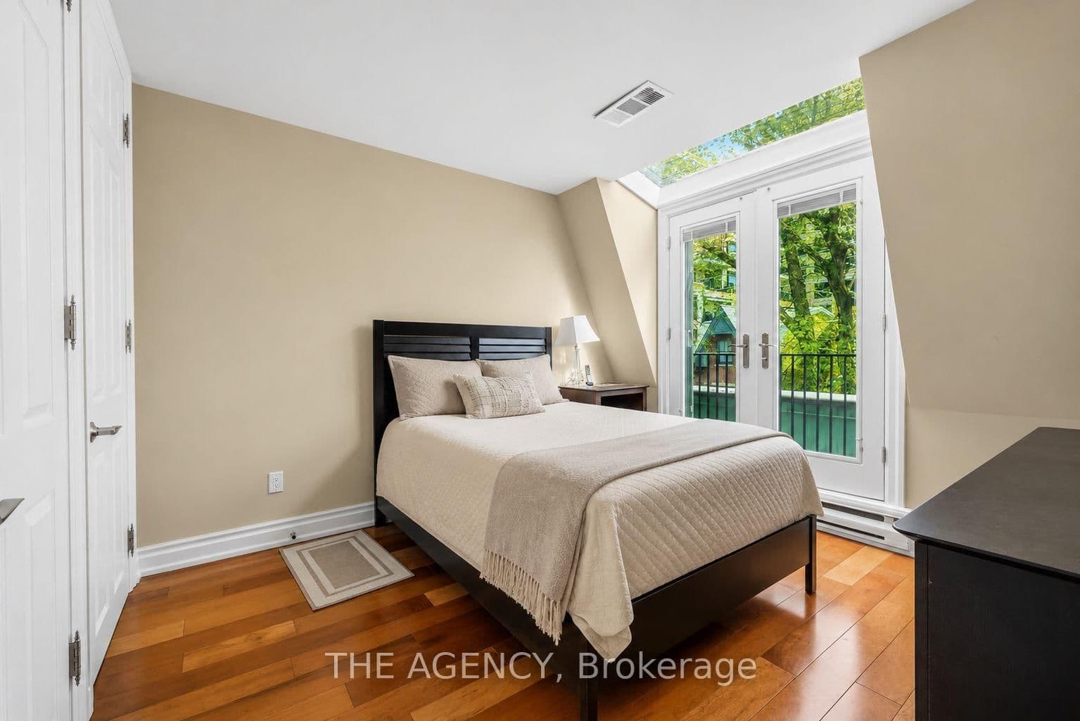 116 Hazelton Avenue, Unit B&C thumbnail 18