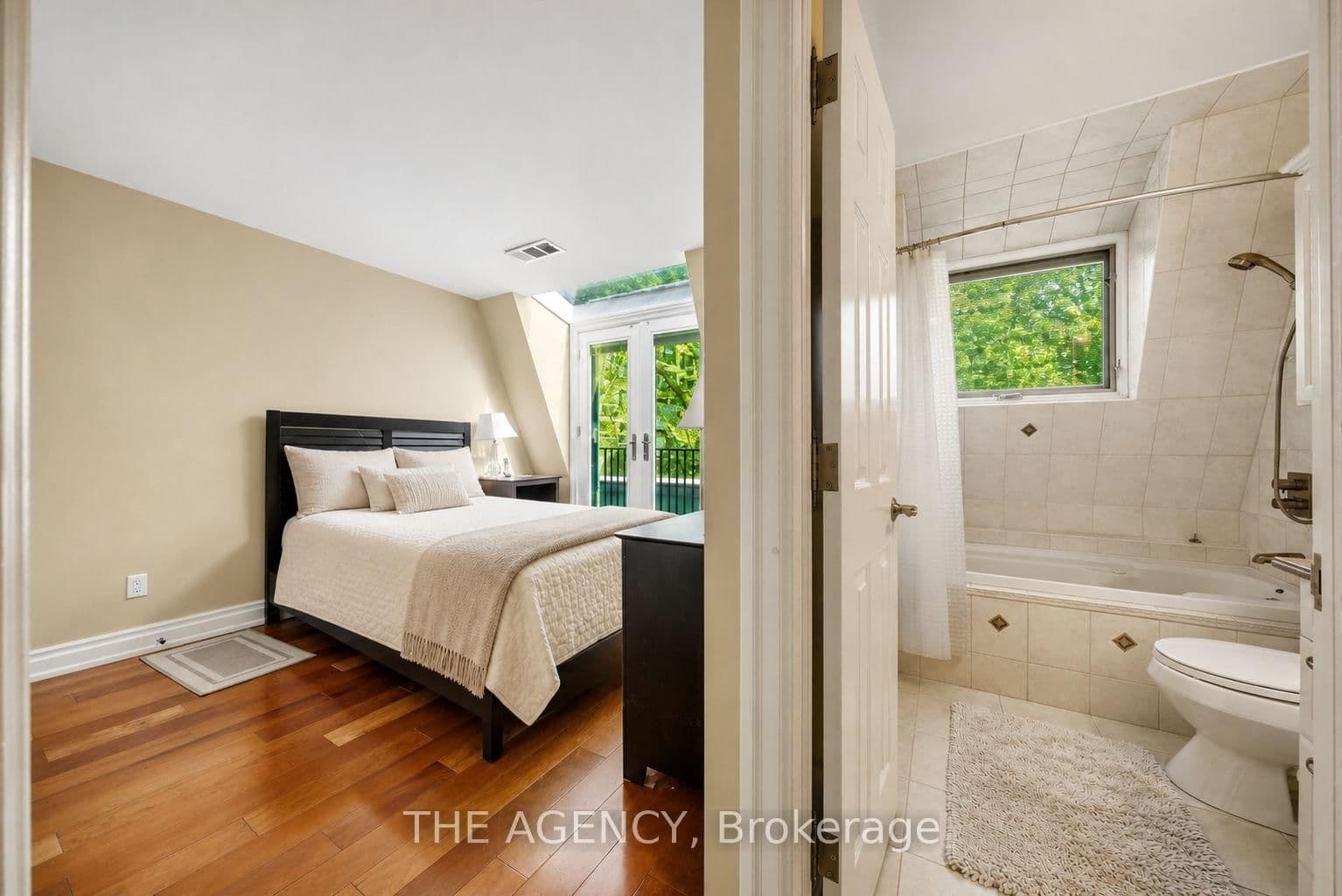 116 Hazelton Avenue, Unit B&C thumbnail 19