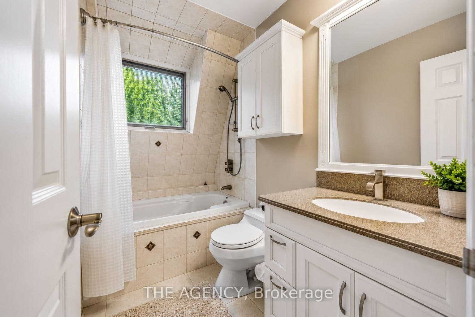 116 Hazelton Avenue, Unit B&C thumbnail 20