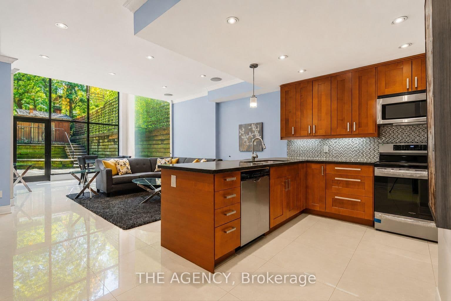 116 Hazelton Avenue, Unit B&C thumbnail 23