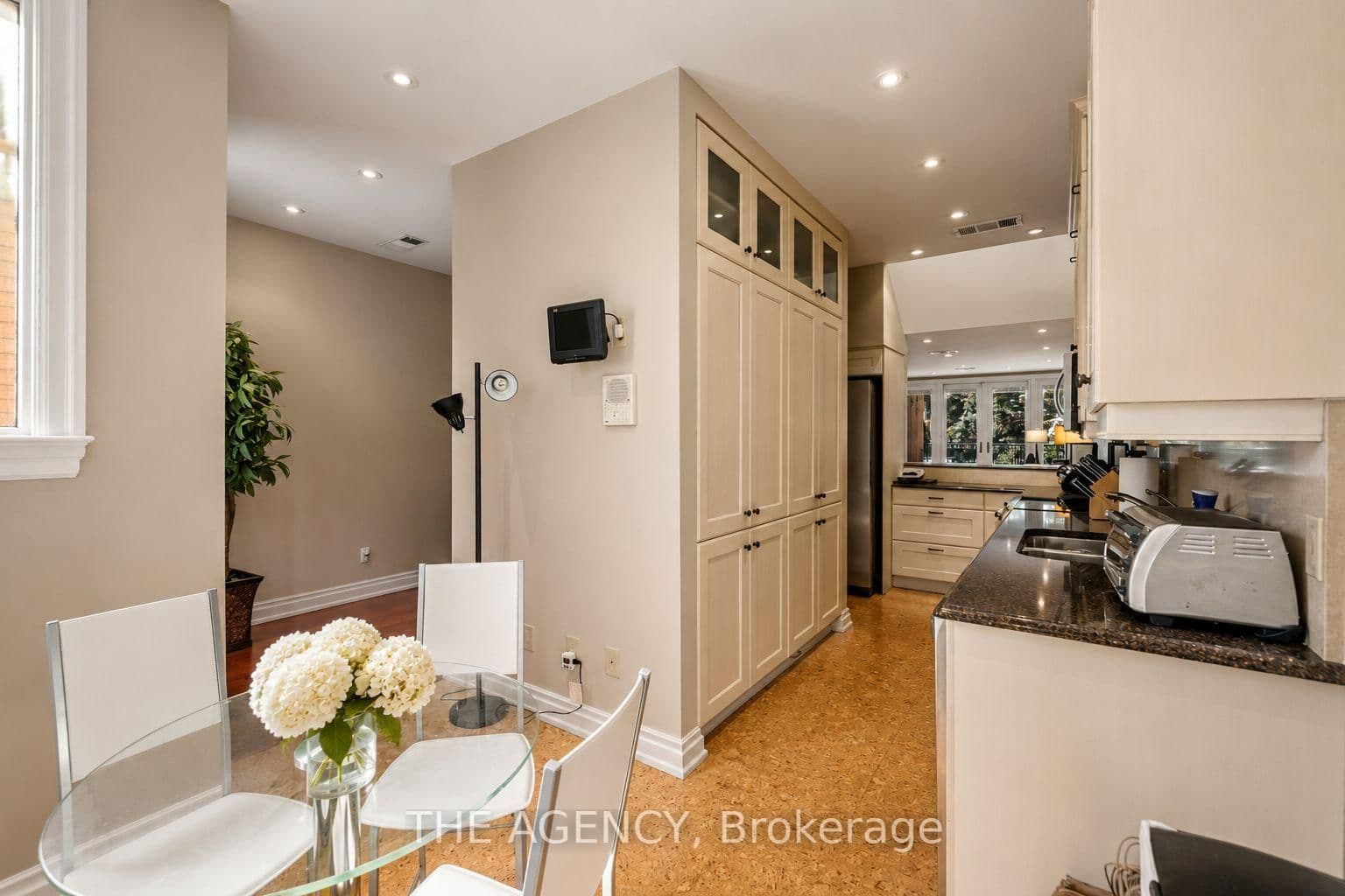 116 Hazelton Avenue, Unit B&C thumbnail 8
