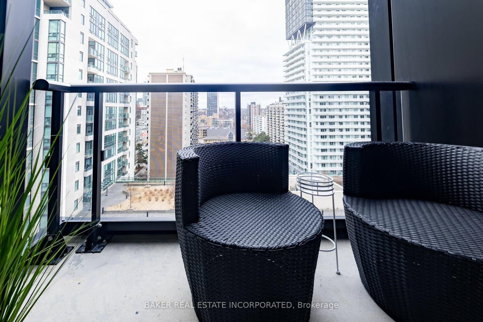 223 Redpath Avenue, Unit 807 thumbnail 18