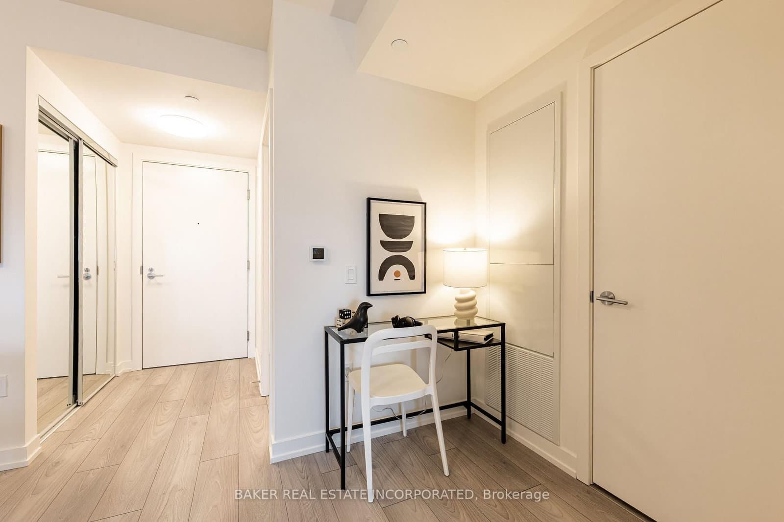 223 Redpath Avenue, Unit 807 thumbnail 4