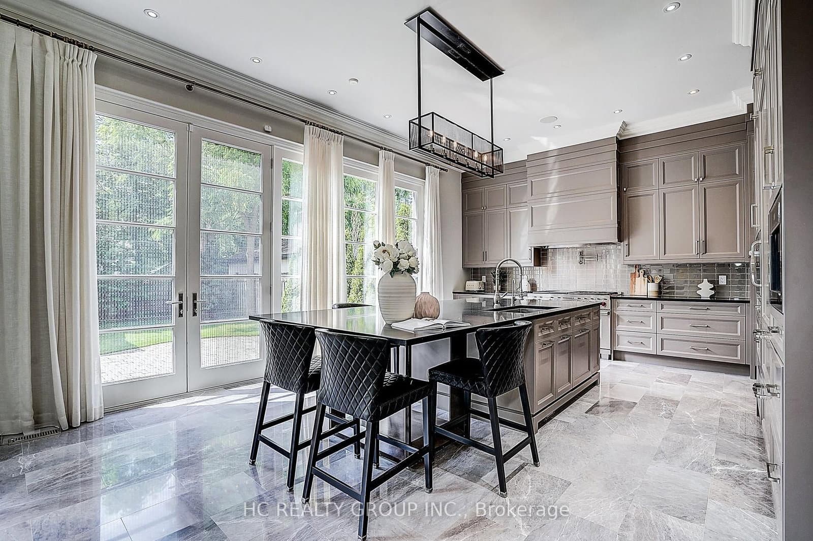 119 Strathallan Boulevard thumbnail 17