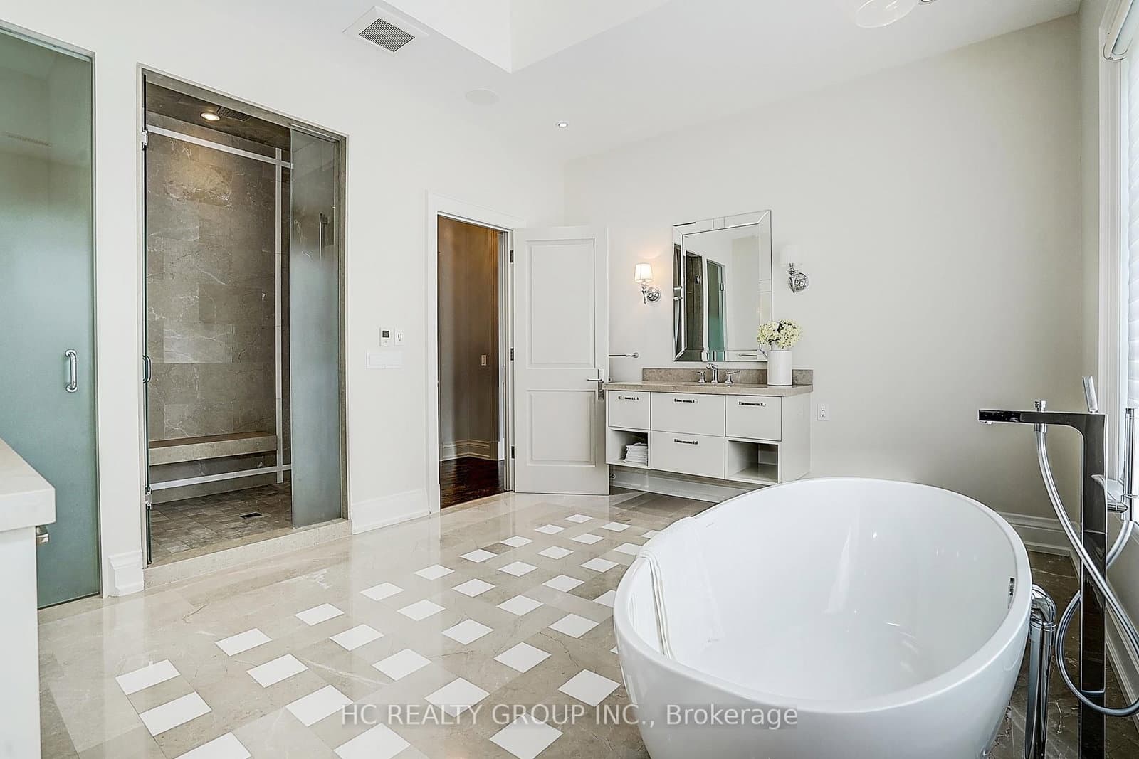 119 Strathallan Boulevard thumbnail 31