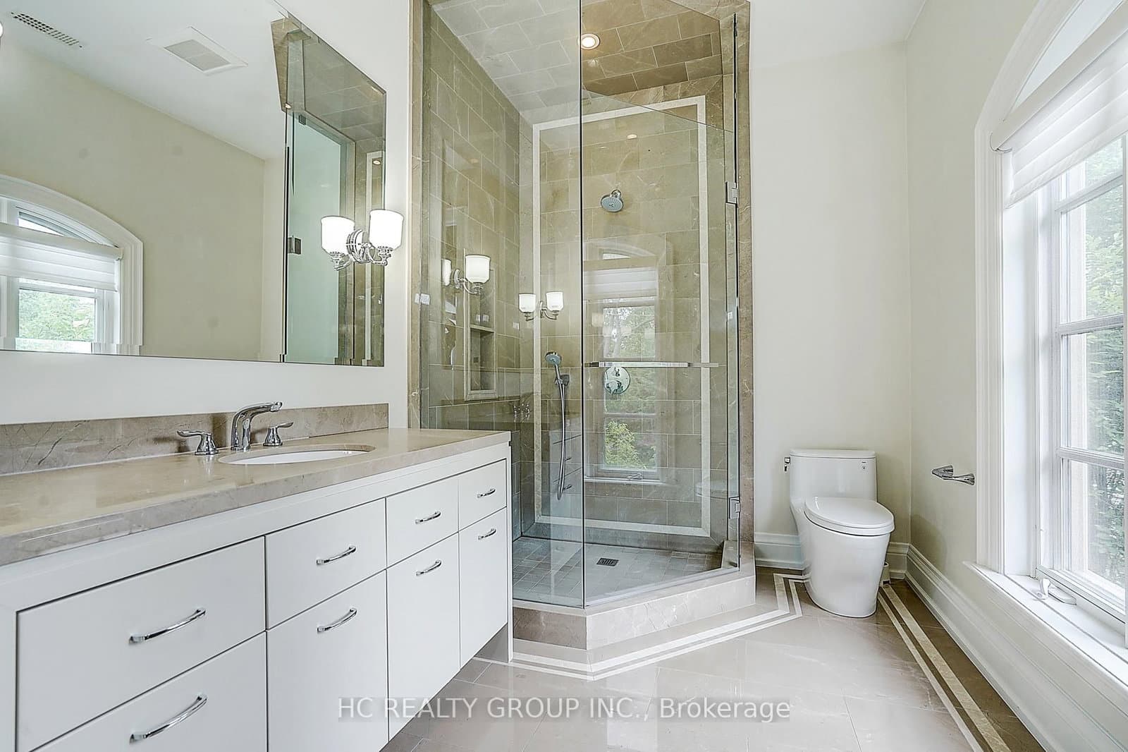 119 Strathallan Boulevard thumbnail 35