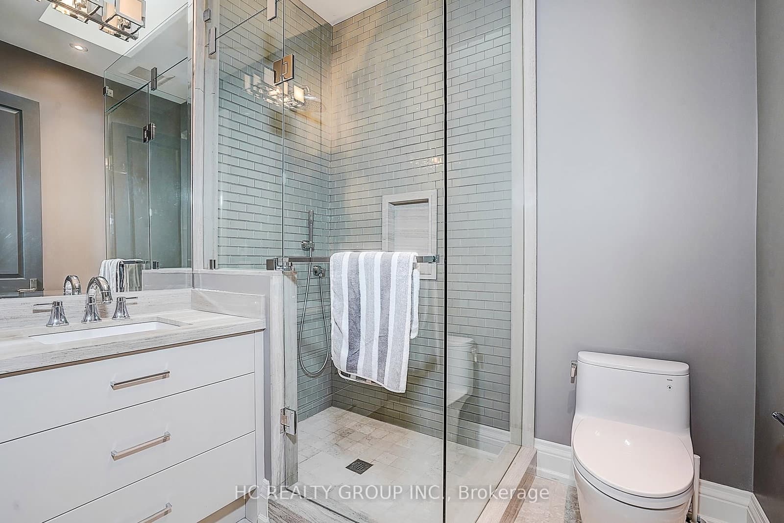 119 Strathallan Boulevard thumbnail 41
