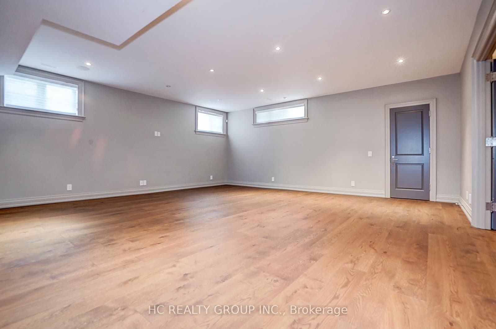 119 Strathallan Boulevard thumbnail 42