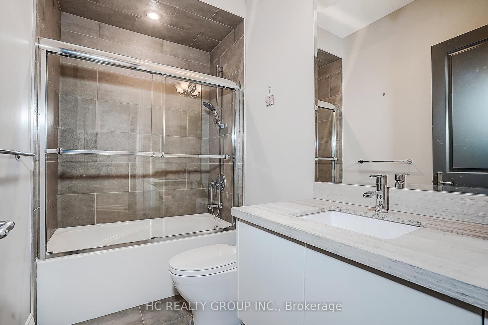 119 Strathallan Boulevard thumbnail 46