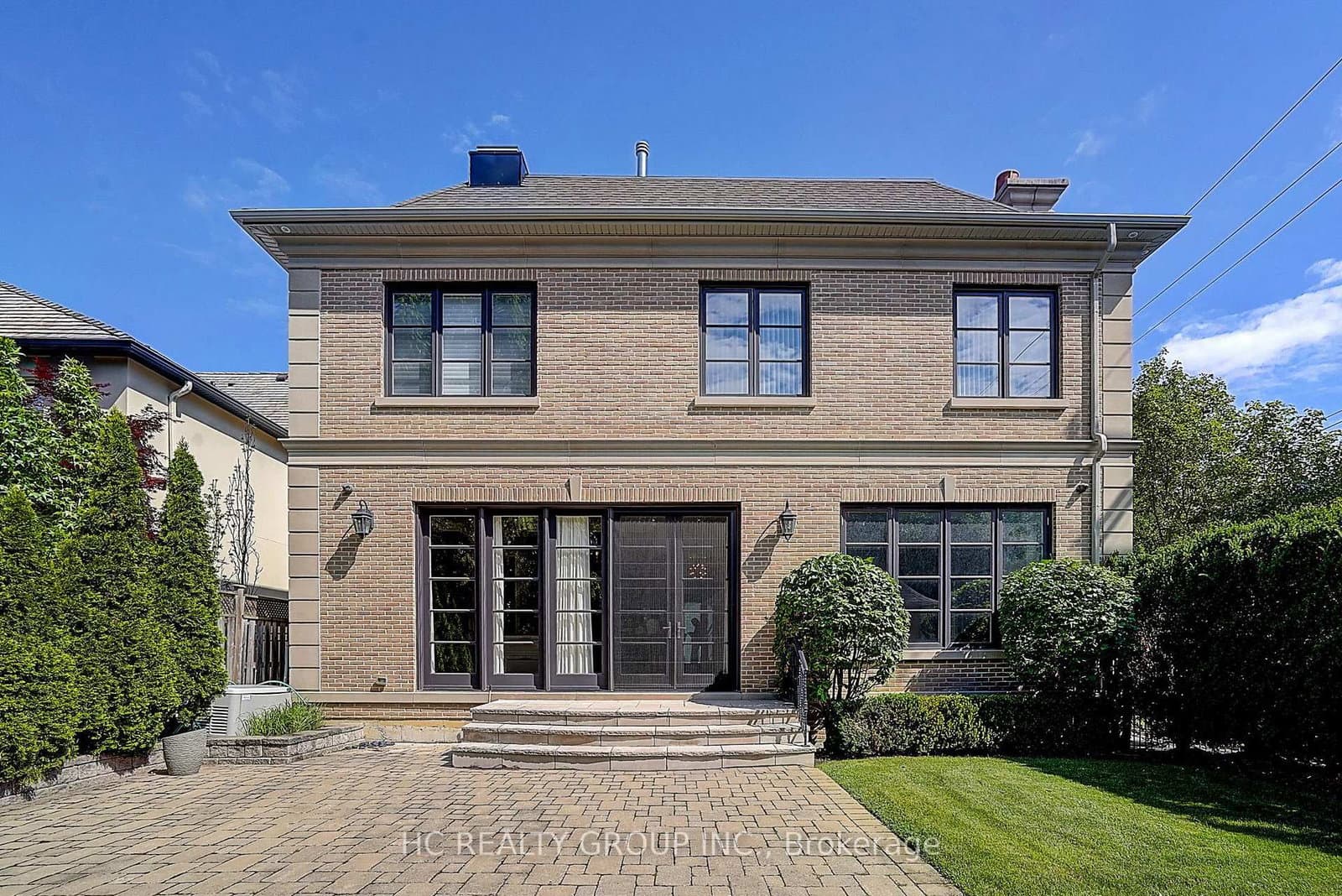 119 Strathallan Boulevard thumbnail 5
